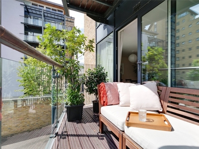 2 bedroom property for sale in Boardwalk Place, LONDON, E14