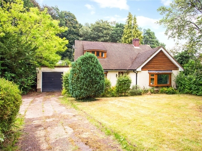 2 bedroom property for sale in Martineau Drive, DORKING, RH4