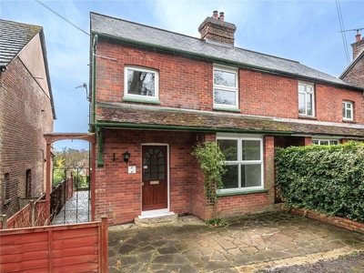 2 bedroom property for sale in The Mount, HASLEMERE, GU27
