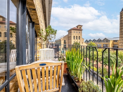 3 bedroom property for sale in Burrells Wharf Square, London, E14