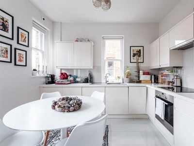 3 bedroom property to let in Castellain Mansions Maida Vale W9