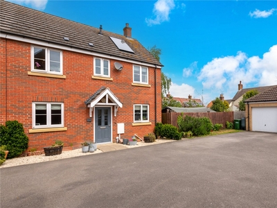 Burchnell Gardens, Bourne, Lincolnshire, PE10 4 bedroom house in Bourne