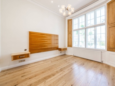 Flat in Buckland Crescent, Swiss Cottage, NW3