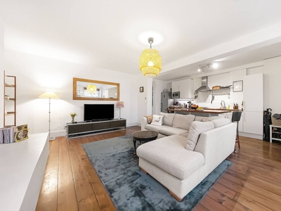 Flat in Clapham Common South Side, Abbeville Village, SW4