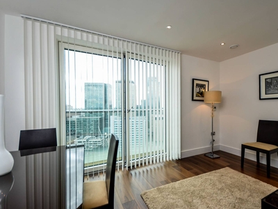 Flat in Lincoln Plaza, Canary Wharf, E14