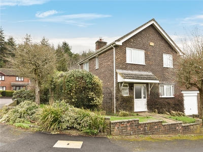 Harness Close, Colehill, Wimborne, Dorset, BH21 4 bedroom house in Colehill