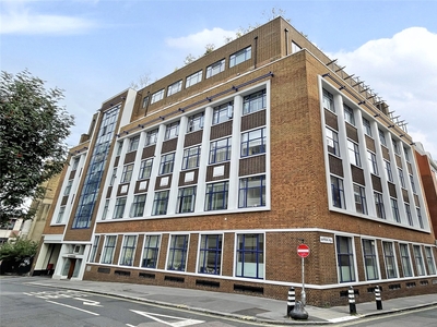 Saffron Hill, London, EC1N 3 bedroom flat/apartment in London