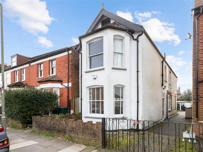 Salisbury Road, High Barnet, EN5 2 bedroom maisonette in High Barnet