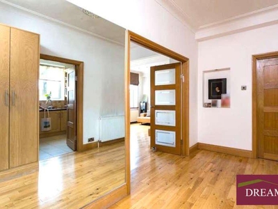 2 bed flat for sale in Windsor Court,
NW11, London