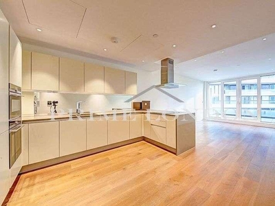 3 bed flat for sale in Cascade Court,
SW8,