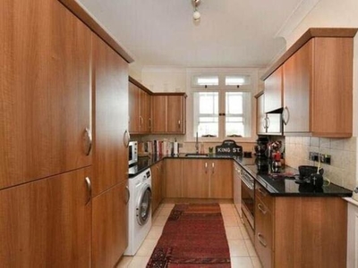 2 Bedroom Flat For Sale In Hyde Park Estate, London