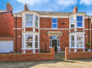 2 Bedroom Flat For Sale In Whitley Bay