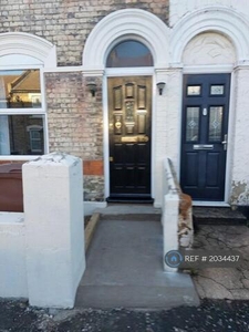 2 Bedroom Terraced House For Rent In Rochester
