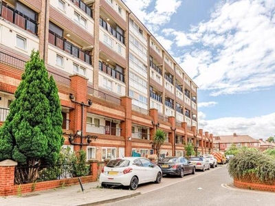 3 Bedroom Apartment Enfield Greater London