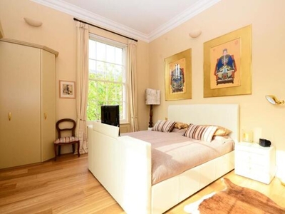 3 Bedroom Flat For Sale In Friern Barnet, London