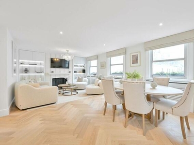 3 Bedroom Mews Property For Rent In South Kensington, London