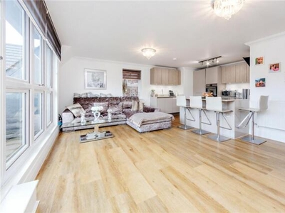 3 Bedroom Penthouse For Sale In Radlett, Hertfordshire