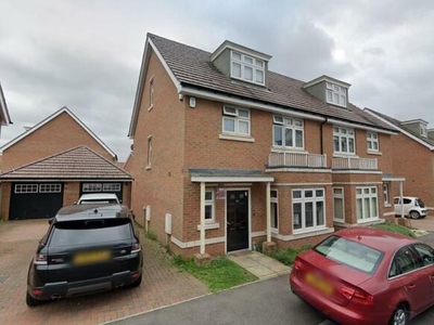 4 Bedroom Semi-detached House For Rent In Earley