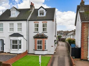 4 Bedroom Semi-detached House For Sale In Gravesend