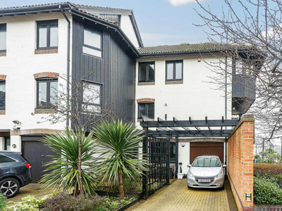 4 Bedroom Town House For Sale In Southampton, Hampshire