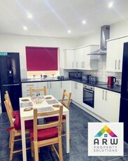 5 Bedroom End Of Terrace House To Rent