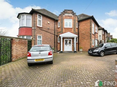 5 Bedroom House Finchley Greater London