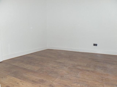 1 Bedroom Apartment For Rent In Hayes, Middlesex