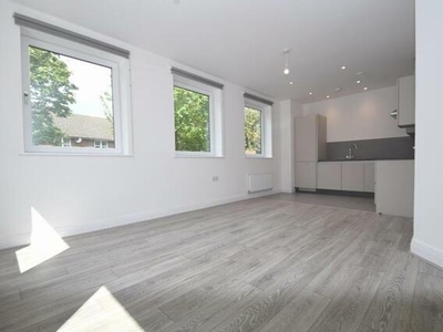 1 Bedroom Apartment For Rent In Pinner Road, Northwood