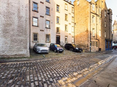 1 Bedroom Flat For Rent In Old Town, Edinburgh
