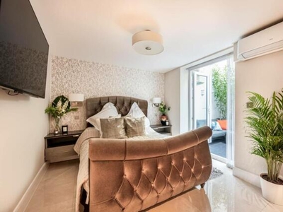 1 Bedroom Flat For Sale In Westbourne Grove, London