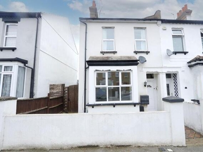 1 Bedroom Ground Floor Flat For Sale In Southend-on-sea