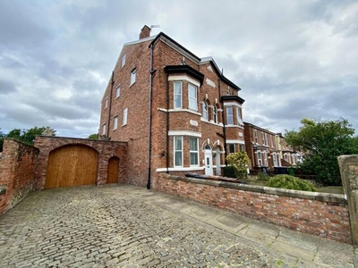 11 Bedroom Semi-detached House For Sale In Southport