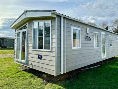 2 Bedroom Caravan For Sale In Beccles Road, Fritton