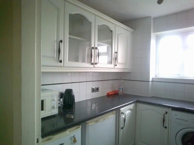 2 Bedroom Flat For Rent In Hornchurch, London