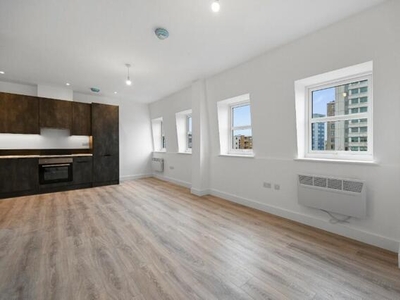 2 Bedroom Flat For Rent In Slough, Berkshire
