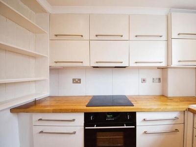 2 Bedroom Flat For Rent In Walthamstow, London