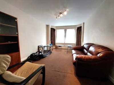 2 Bedroom Flat For Rent In Woodside Park, London