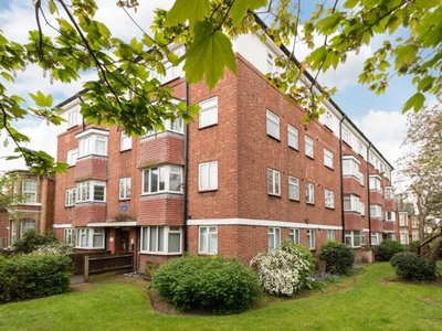 2 Bedroom Flat For Sale In Leytonstone, London