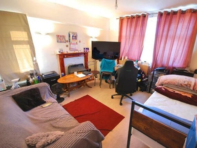 2 Bedroom Flat For Sale In Wembley, Middlesex