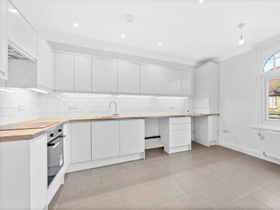 2 Bedroom Flat For Sale In Wimbledon Chase, London