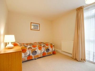 2 Bedroom Ground Floor Flat For Rent In London