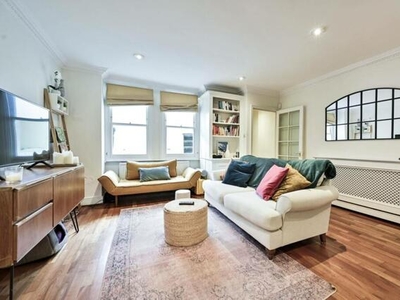 2 Bedroom Maisonette For Rent In Fulham, London