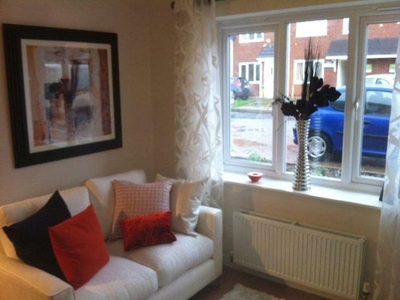 2 bedroom semi-detached house to rent Chorley, PR7 7DY