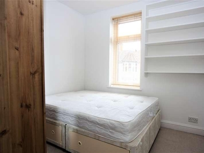 3 bed flat to rent in Rosebank Avenue,
HA0, Wembley