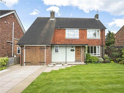 3 Bedroom Detached House For Sale In Sunbury-on-thames, Surrey