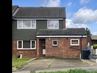 3 Bedroom End Of Terrace House For Rent In George Green, Slough