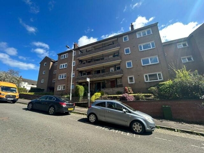 3 Bedroom Flat For Rent In Thornwood, Glasgow