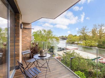 3 Bedroom Flat For Sale In Brentford