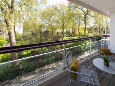 3 Bedroom Flat For Sale In
Gloucester Square
