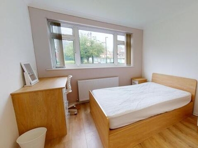 3 Bedroom Ground Floor Flat For Rent In Headingley